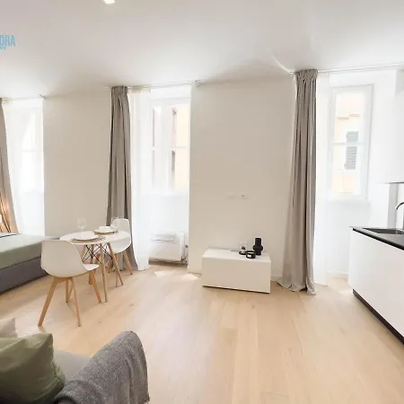 Cavana 4 Tirabora Short Rent Triest